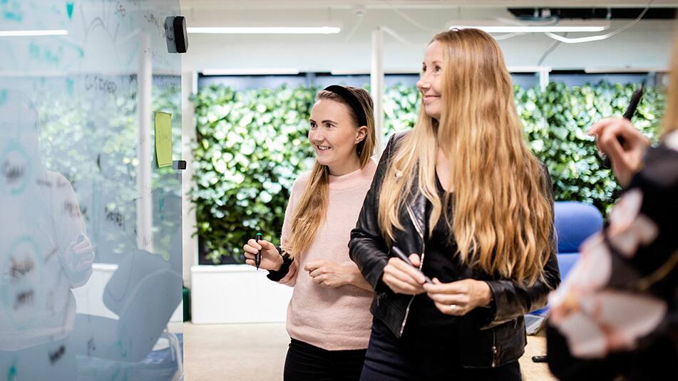 Oben: Marjut Kinnari und Mari Harju