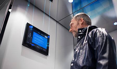 Informationen und Mediainhalte mit integrierten digitalen Bildschirmen