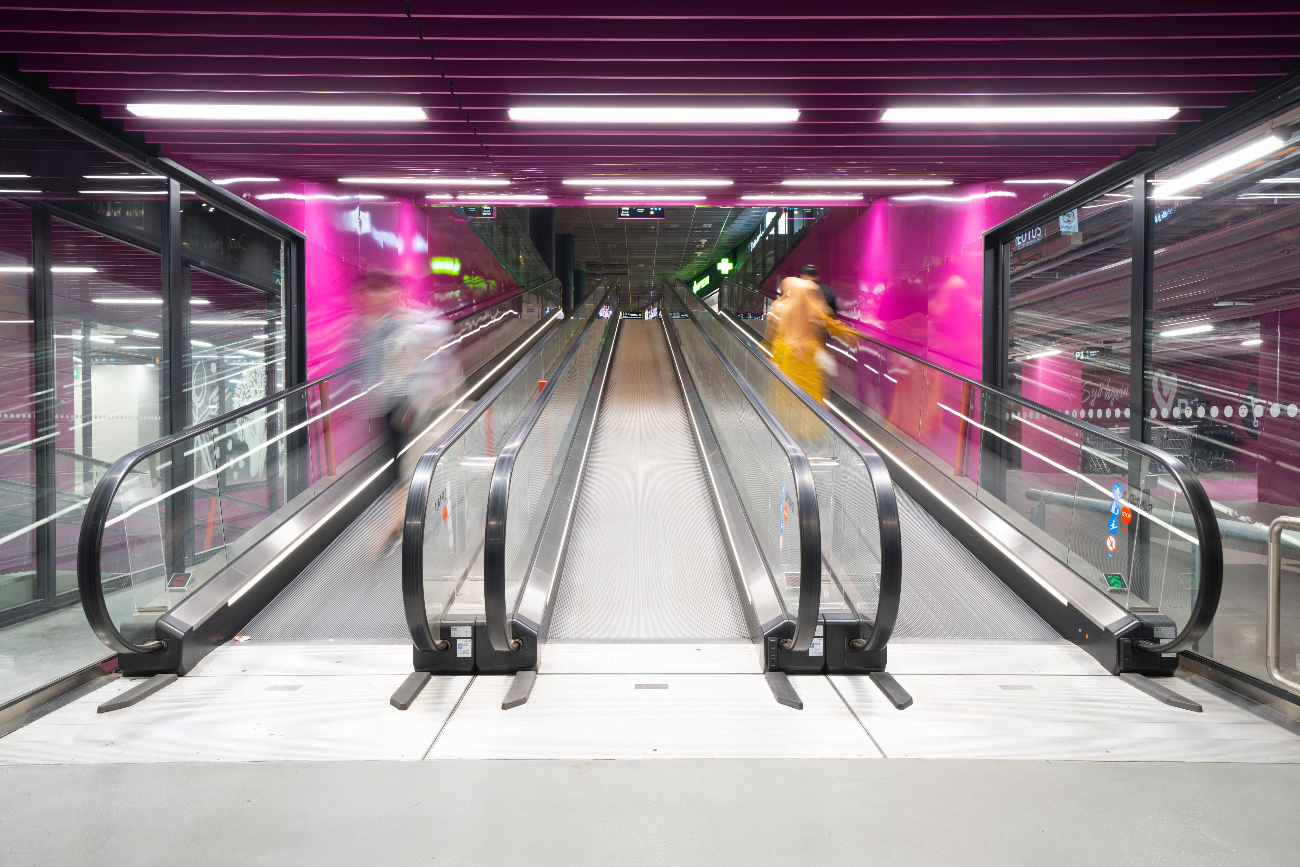 img_escalators-travelmaster115-carousel-1