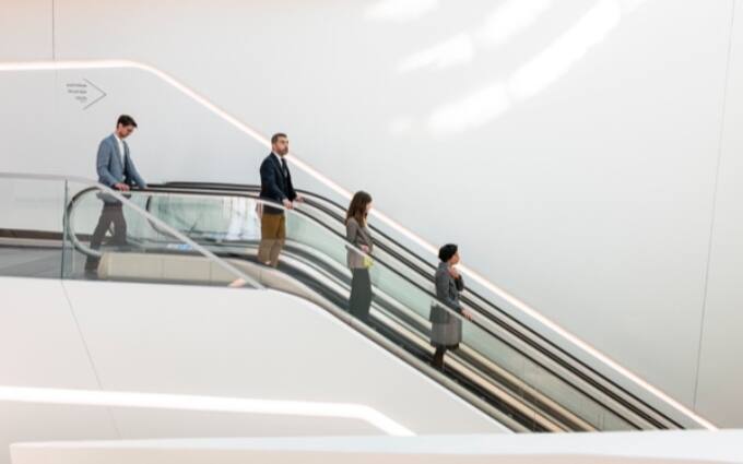 KONE hilft, Gebäude sauber und sicher zu machen