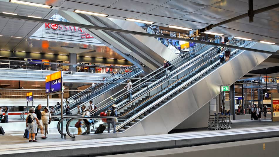 Kone Roltrappen Lösungen für Bahnhof & Flughafen - KONE Österreich