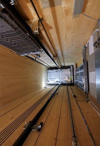 Holzschacht mit KONE Aufzug