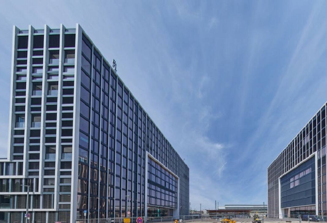 img_car2_hinterm hauptbhf