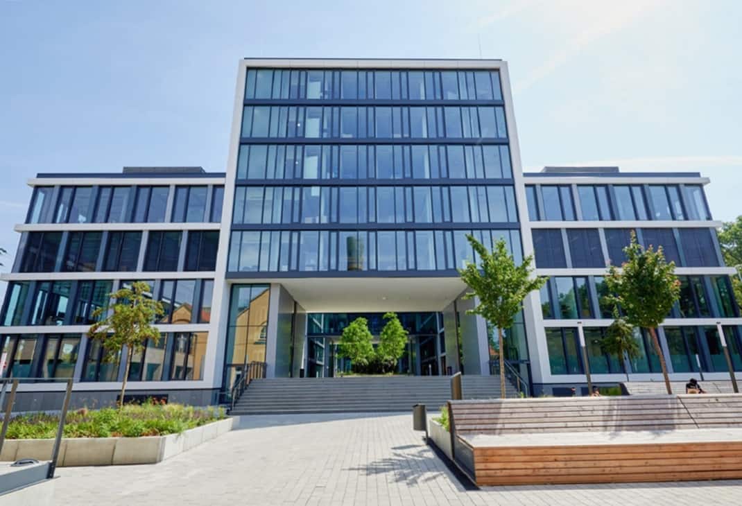 img_car3_hinterm hauptbhf