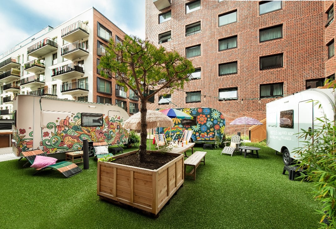 kone-image-monospace-pierdrei-hotel-hamburg-PIERDREI-designhotelfotografie-Camper-1070x730px-08-carousel.jpg